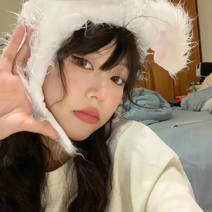 一线女星又出大瓜：私下抽烟，后援会发声明，长达一周